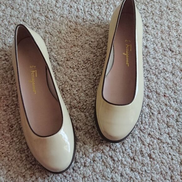 Salvatore Ferragamo beige Patent Leather wedges size 7.5 - Picture 1 of 12